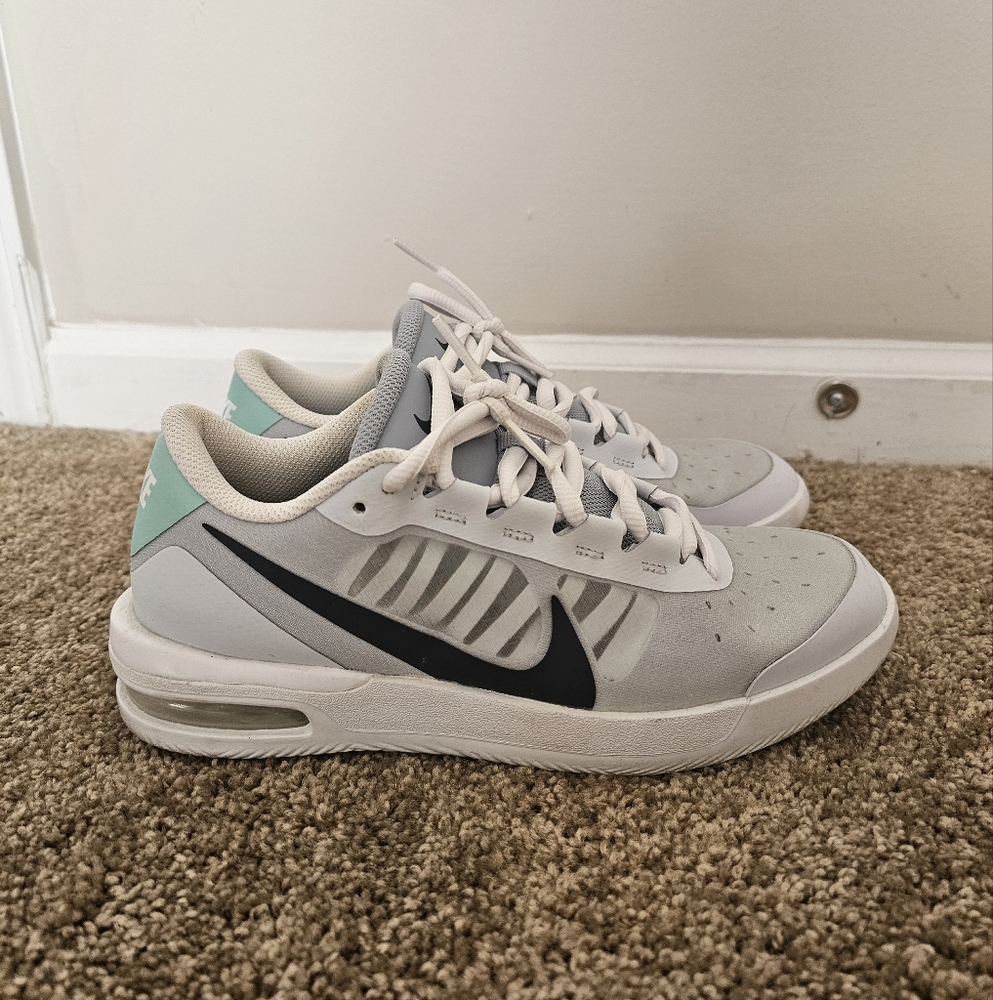Nike Gray and Mint Sneakers size 7